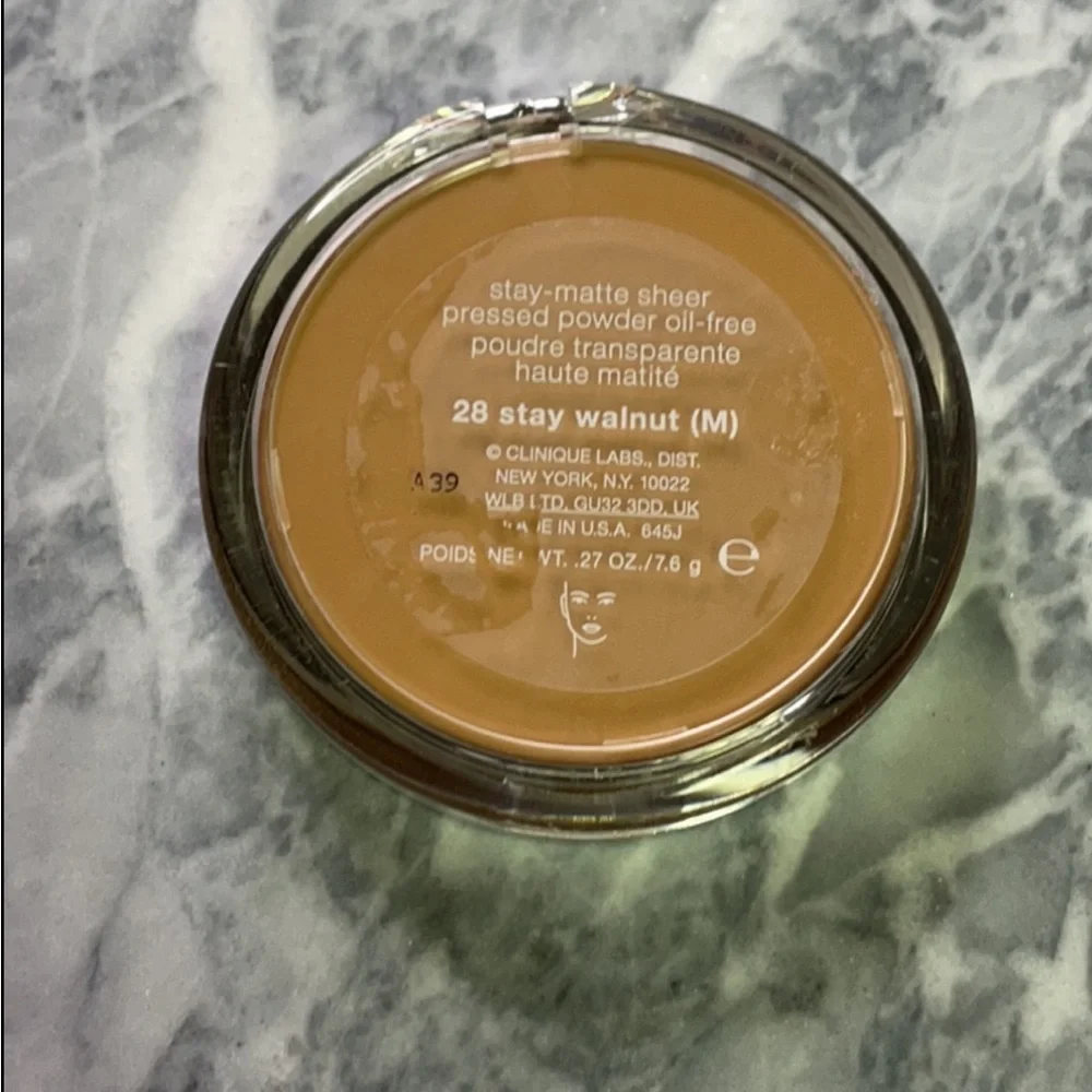 Clinique Stay Matte Sheer Pressed Powder‎ Foundation Stay Walnut
